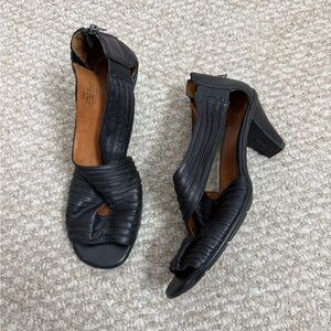 Gentle Souls Leather Peep Toe black heels Osaka Rama size 8.5